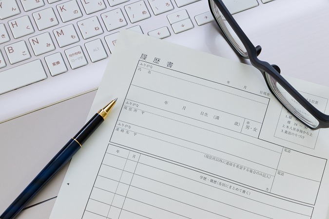 履歴書・ペン・キーボード